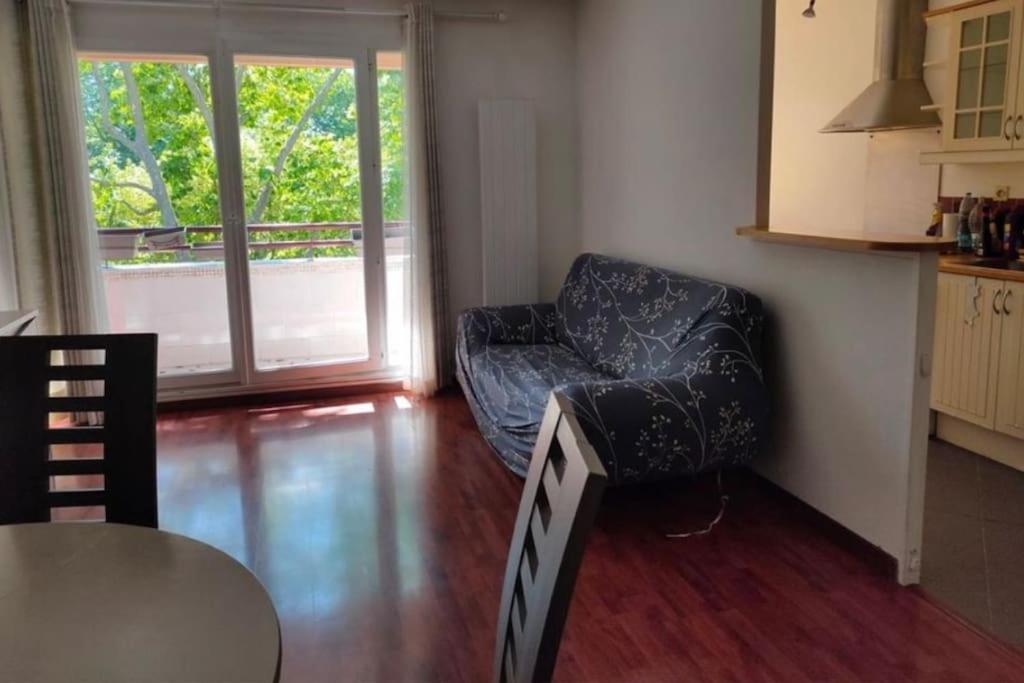 F3 Avec Balcon 5 Min Gare Sqy Et Parking Gratuit Appartement Guyancourt Buitenkant foto